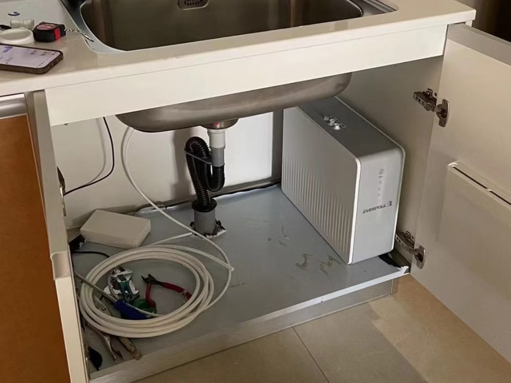 全家潔追求外觀與水的品質．強烈推薦RO淨水雙機案例施工或設備安裝現場照片