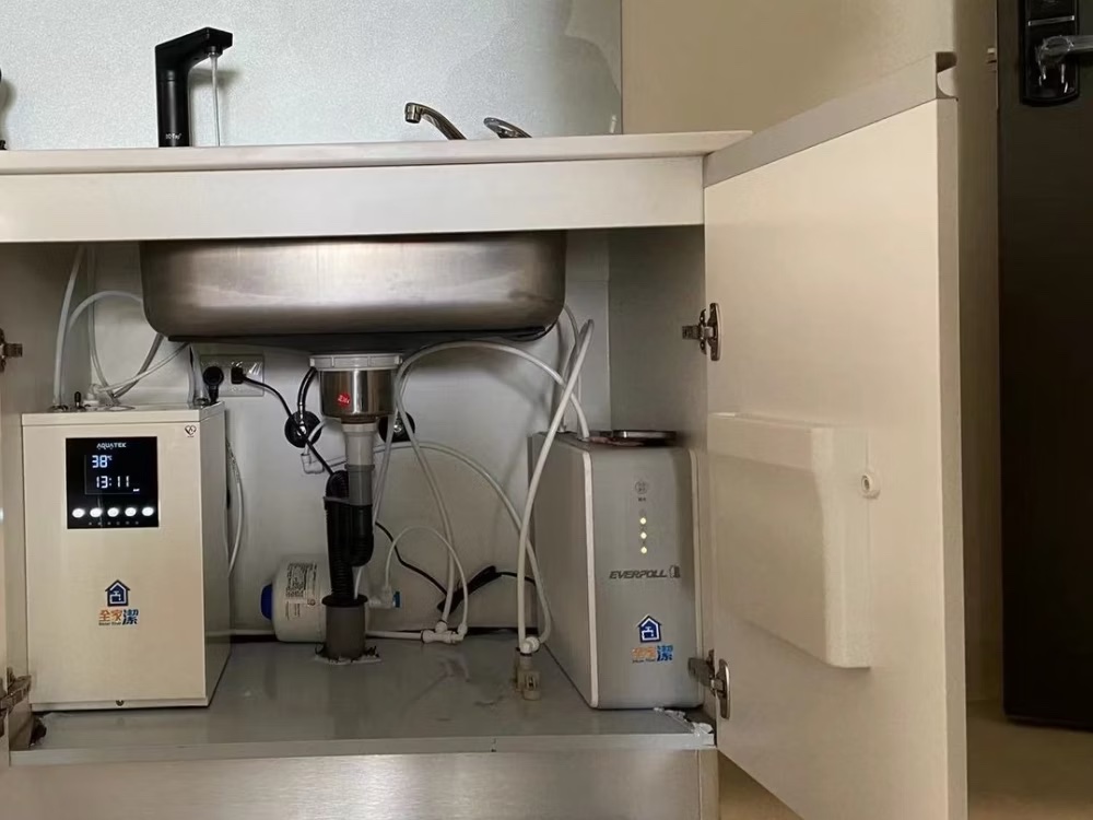 全家潔追求外觀與水的品質．強烈推薦RO淨水雙機案例施工或設備安裝現場照片
