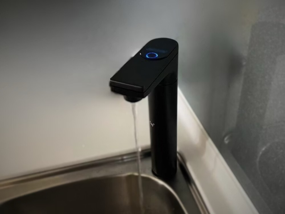 全家潔追求外觀與水的品質．強烈推薦RO淨水雙機案例施工或設備安裝現場照片